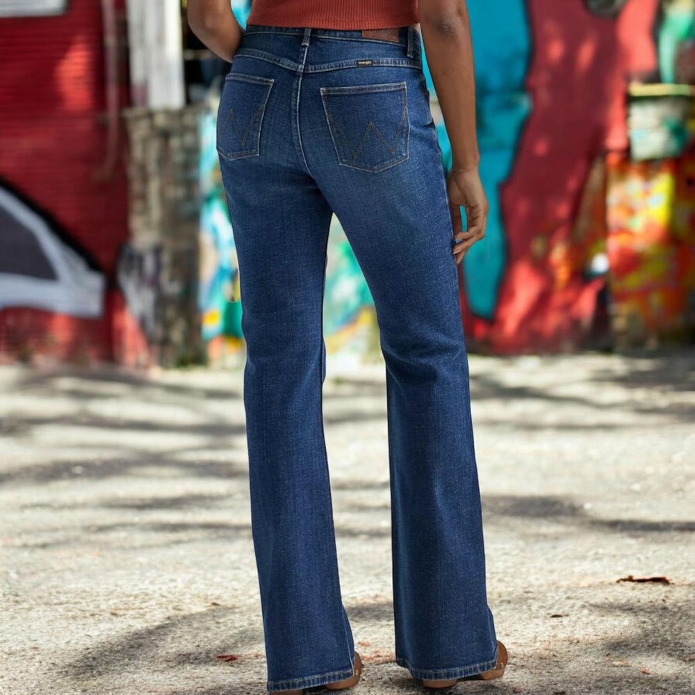 NWT Women's Wrangler® Fierce Flare Jean Sz 12/31×32